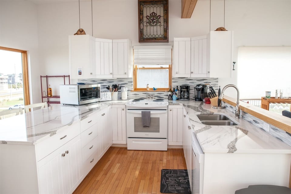 Cottage, 4 Bedrooms | Private kitchen | Fridge, coffee/tea maker