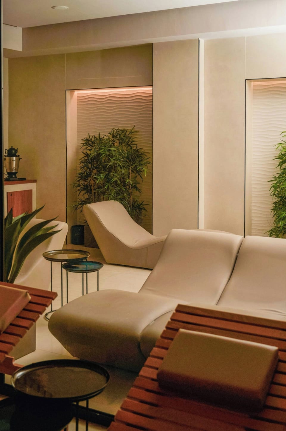 Couples treatment rooms, sauna, hot tub, steam room, body treatments
