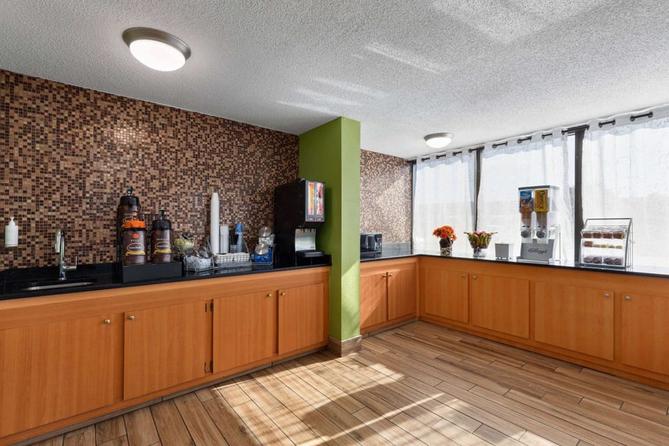 Free daily continental breakfast