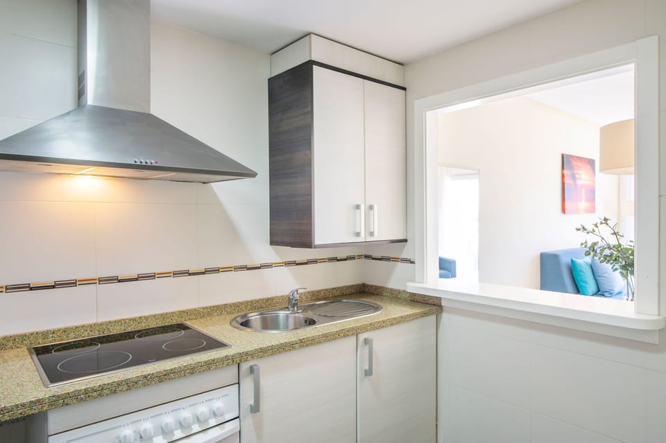 Standard Apartment, 1 Bedroom, Balcony | Private kitchen | Full-size fridge, microwave, stovetop, coffee/tea maker