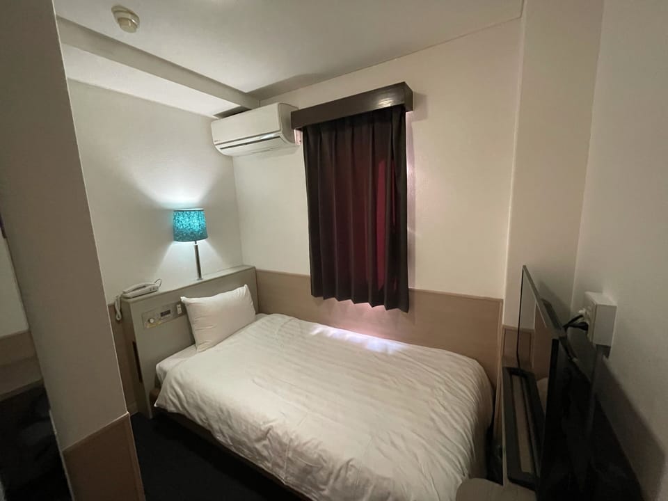 Single Room with Private Bathroom, Non Smoking | Desk, WiFi (free), bed sheets