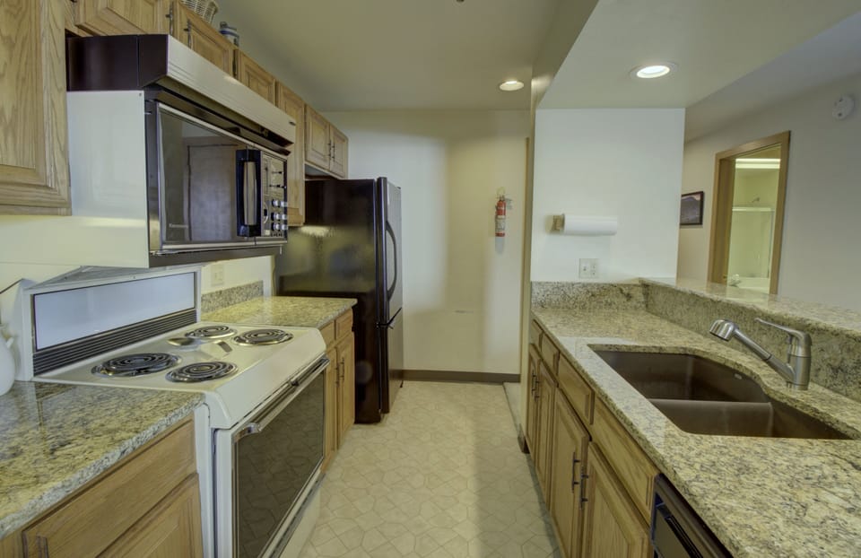 Condo, 2 Bedrooms | Private kitchen | Fridge, oven, coffee/tea maker, electric kettle