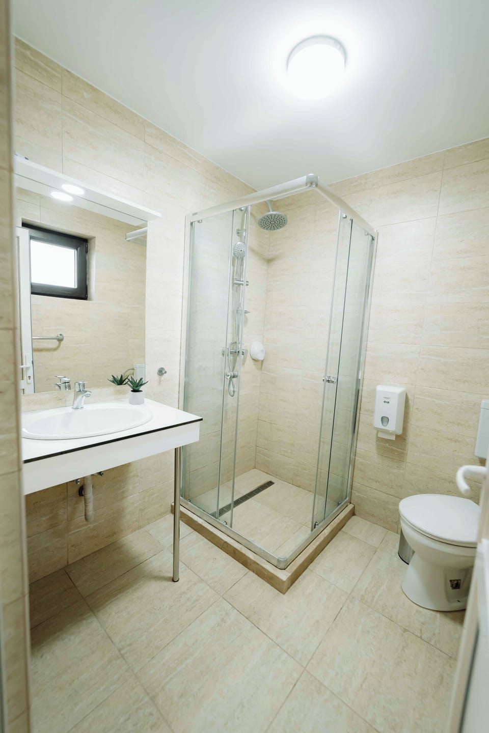 Room | Bathroom | Shower, hair dryer, towels, soap