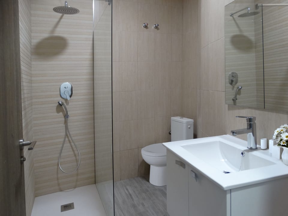 Shower, towels
