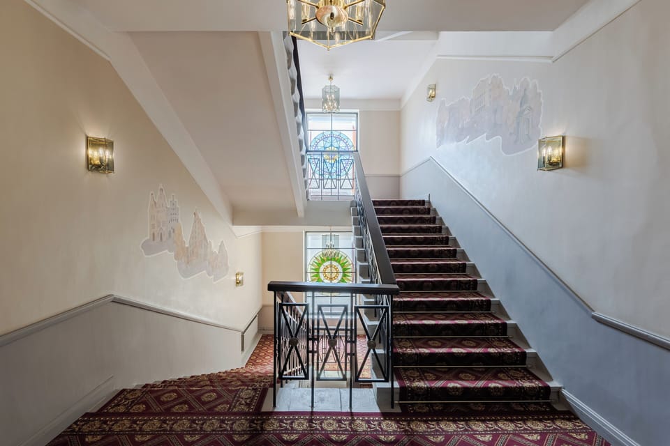 Handrails in hallways