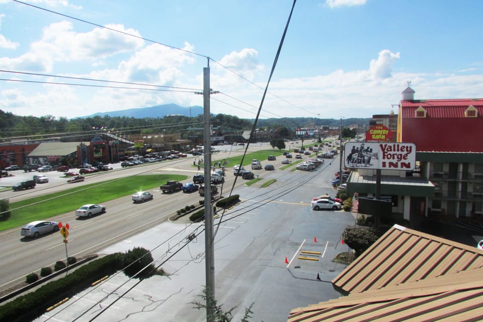 Luxury Two Queens Balcony Parkway View | Balcony view