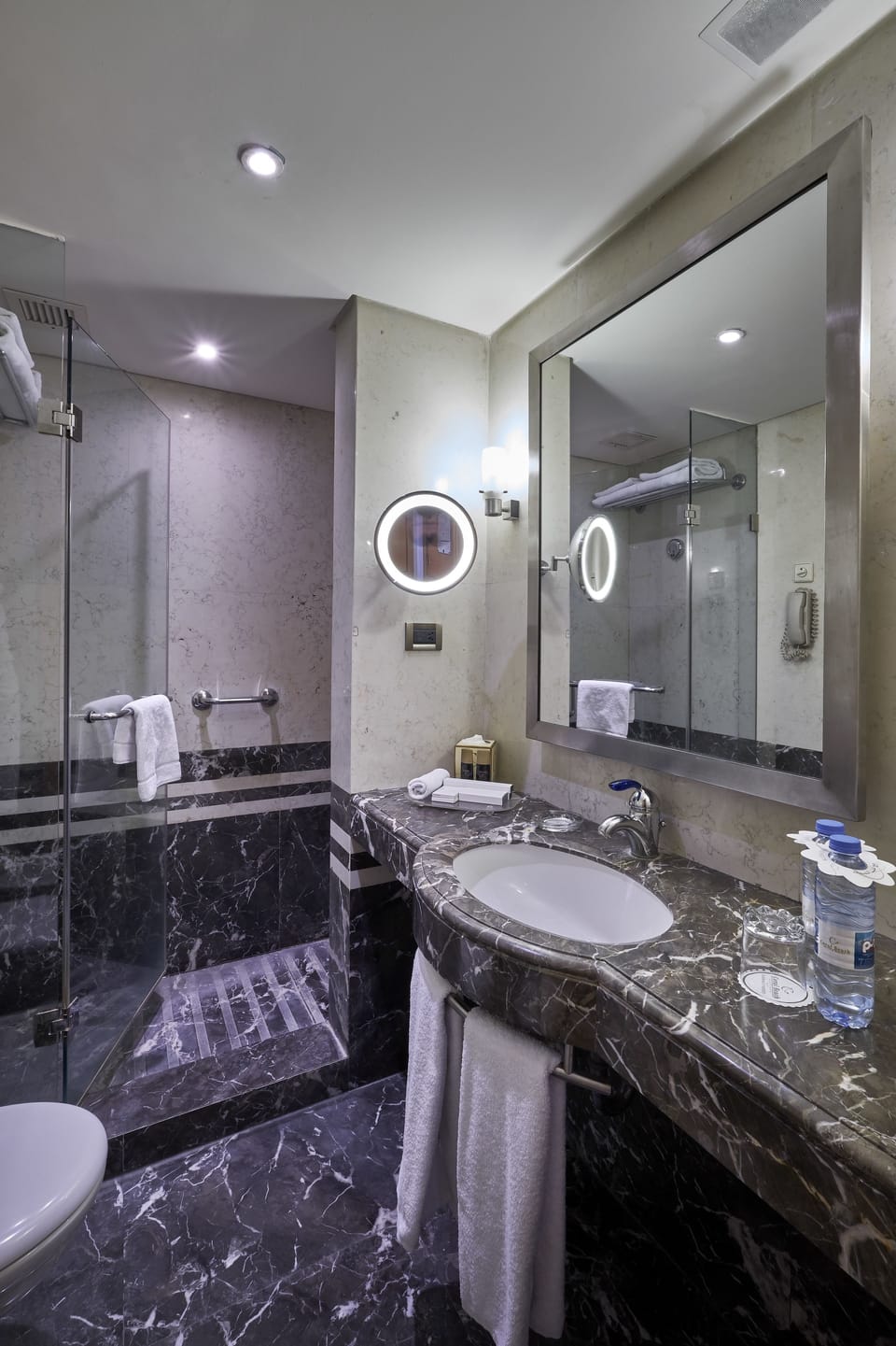 Classic Room Resort View King Bed | Bathroom | Hair dryer, bidet, towels, soap