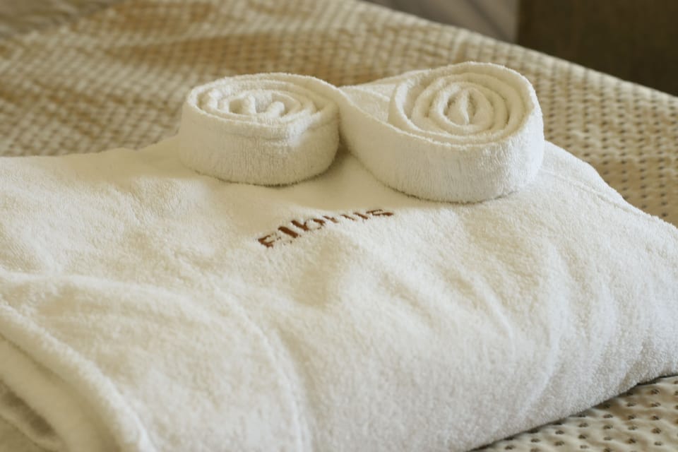 LUX | In-room safe, desk, blackout drapes, iron/ironing board (on request)