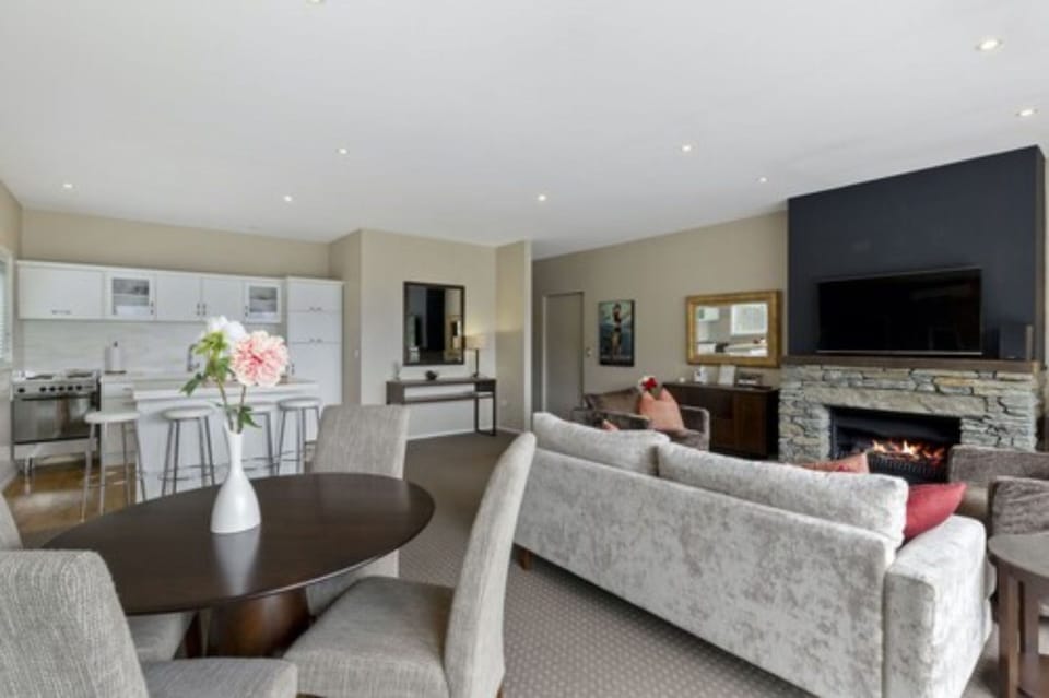 One Bedroom Apartment | Living area | 45-cm flat-screen TV with cable channels, TV, fireplace
