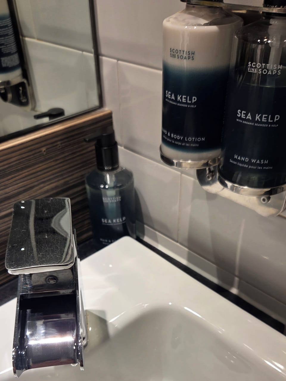 Club Super King | Bathroom | Shower, free toiletries, hair dryer, towels