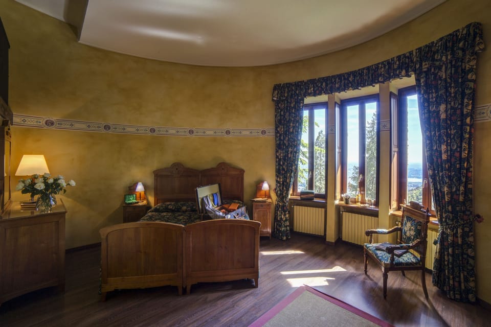 Duplex (Suite) | Minibar, in-room safe, blackout drapes, WiFi (free)