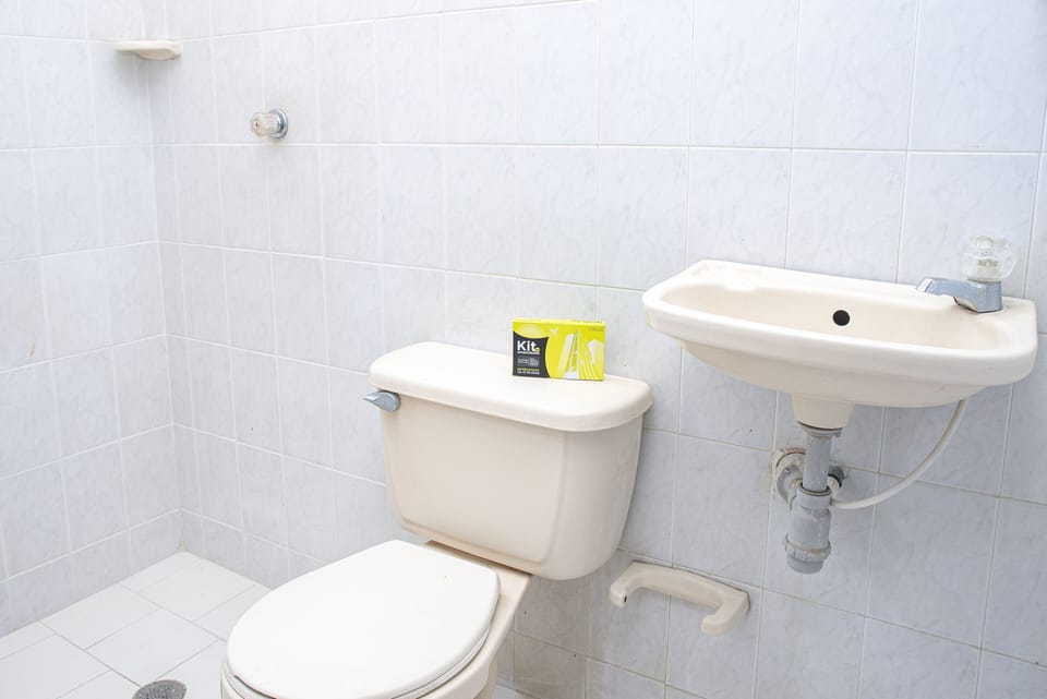 Shower, towels