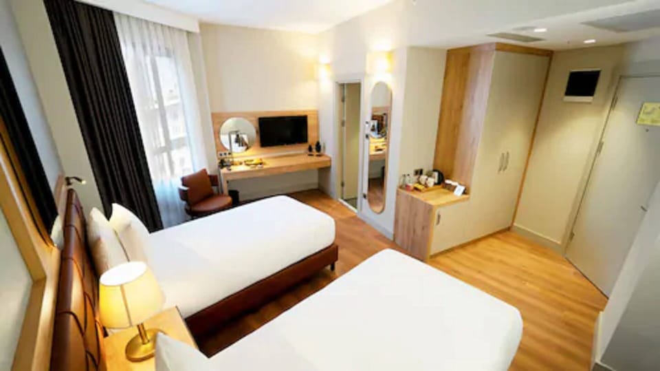Deluxe Twin Room | Premium bedding, Select Comfort beds, in-room safe, desk