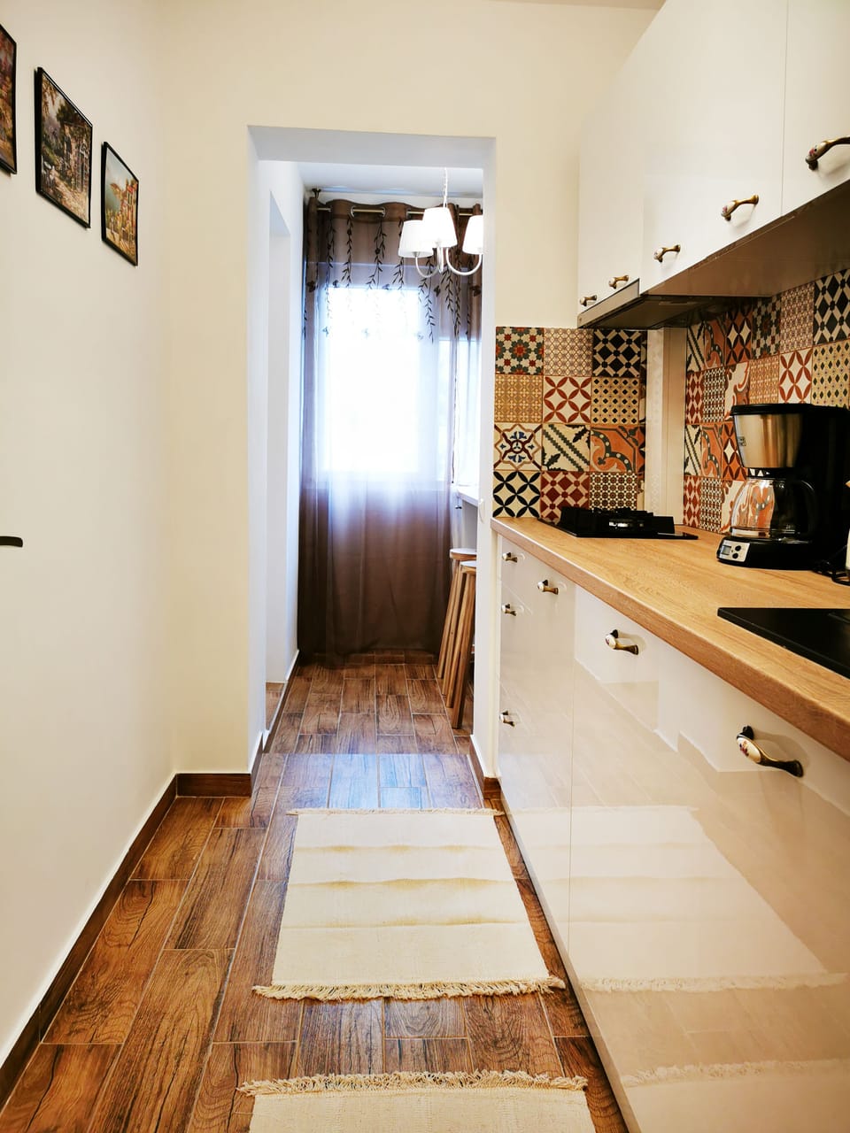 Deluxe Apartment | Private kitchen | Full-size fridge, microwave, stovetop, coffee/tea maker