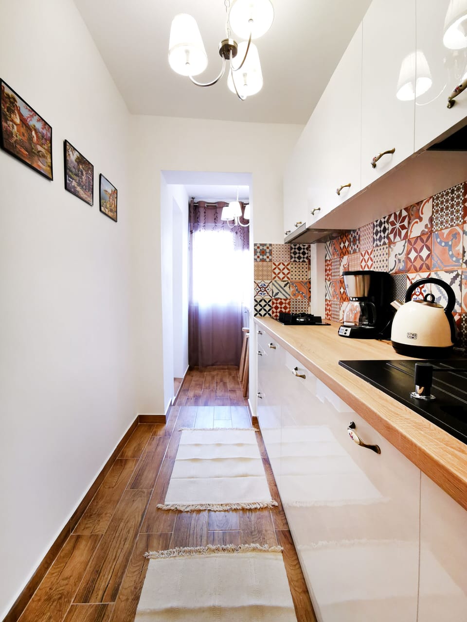 Deluxe Apartment | Private kitchen | Full-size fridge, microwave, stovetop, coffee/tea maker