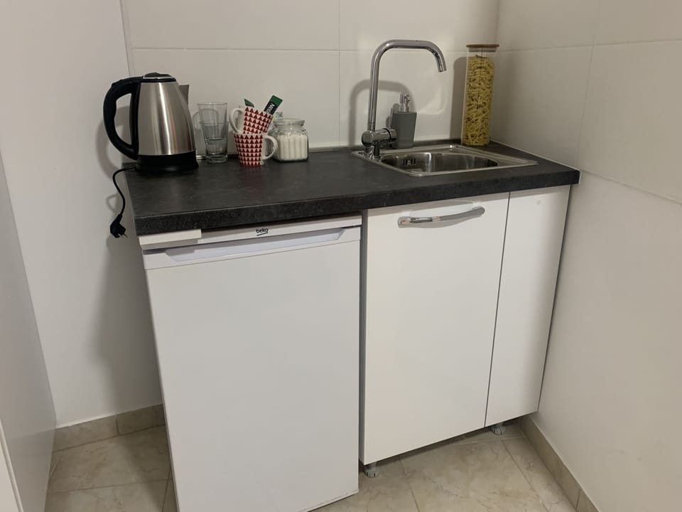 Classic Room | Private kitchenette | Electric kettle