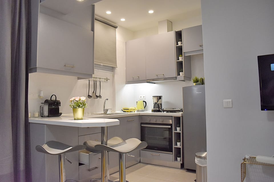 Room | Private kitchen | Fridge, oven, stovetop, espresso maker