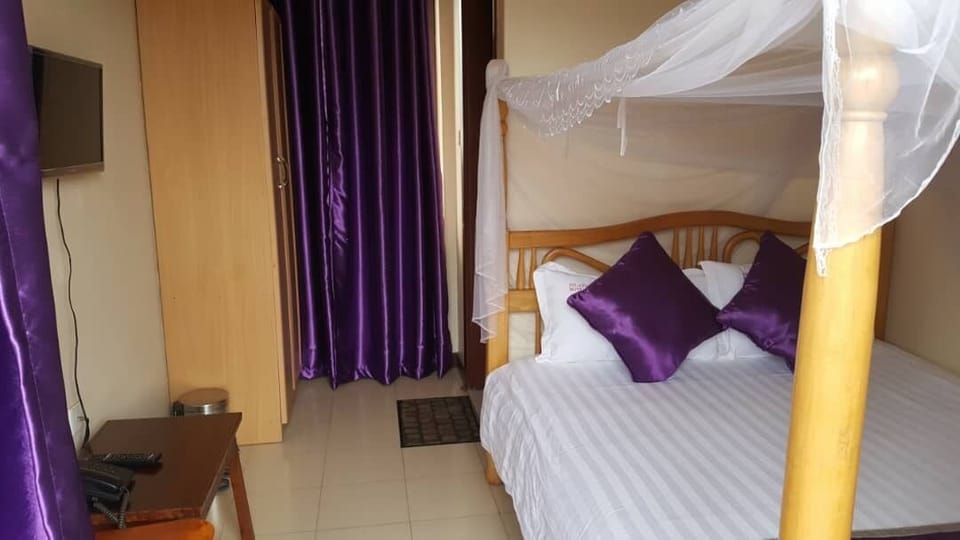 In-room safe, free WiFi, bed sheets