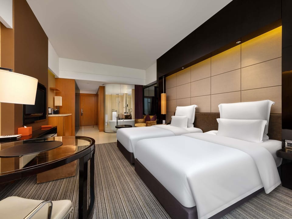 Deluxe Room, 2 Twin Beds | Minibar, in-room safe, desk, laptop workspace