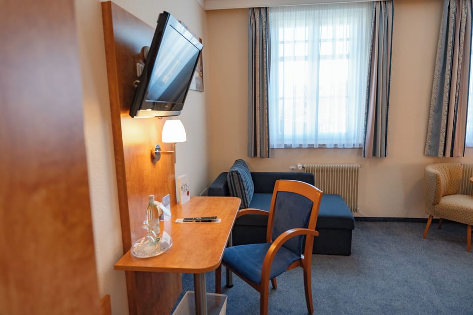 Comfort Double Room, 1 King Bed | Desk, free WiFi