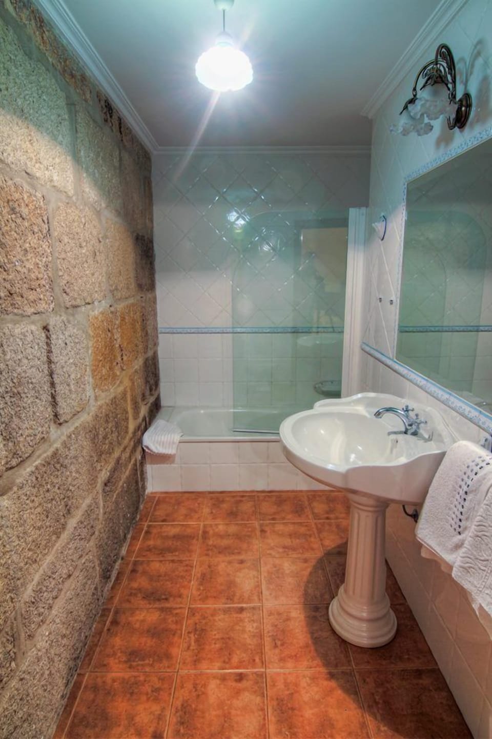 Double or Twin Room | Bathroom | Free toiletries, hair dryer