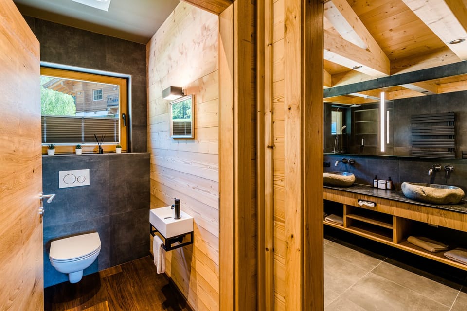 Chalet, 2 Bedrooms | Bathroom | Designer toiletries, hair dryer, bathrobes, slippers