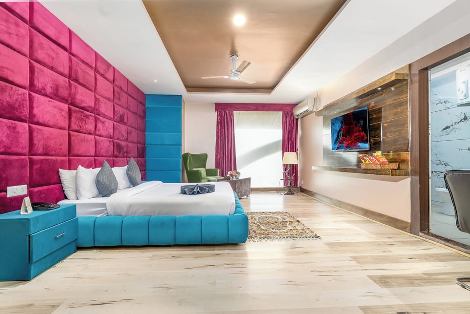 Executive Room | Premium bedding, down comforters, minibar, desk