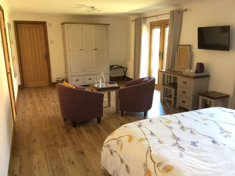 Deluxe Double Room- Courtyard | Individually decorated, individually furnished, desk, free WiFi