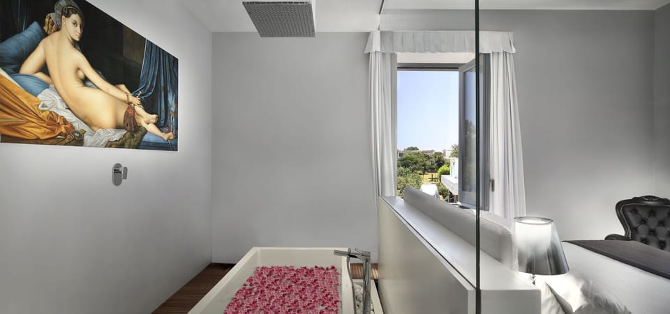 Suite Superior with chromoterapy bath  | Deep soaking bathtub