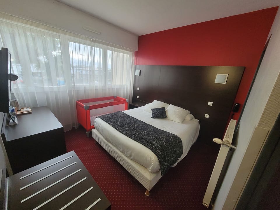 Comfort Double Room, 1 King Bed, Air conditioning | Premium bedding, Select Comfort beds, desk, free WiFi