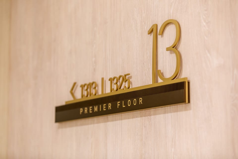Premium bedding, in-room safe, desk, laptop workspace