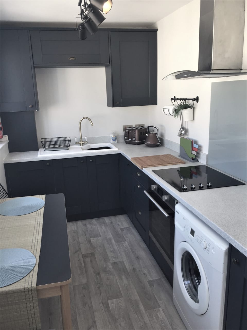 Deluxe Apartment, Sea View | Private kitchen | Fridge, microwave, oven, stovetop