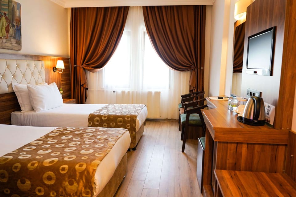 Standard Twin Room (Accessible) | Premium bedding, minibar, in-room safe, desk