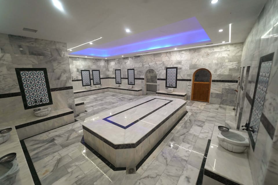 Couples treatment rooms, sauna, hot tub, steam room, Turkish bath