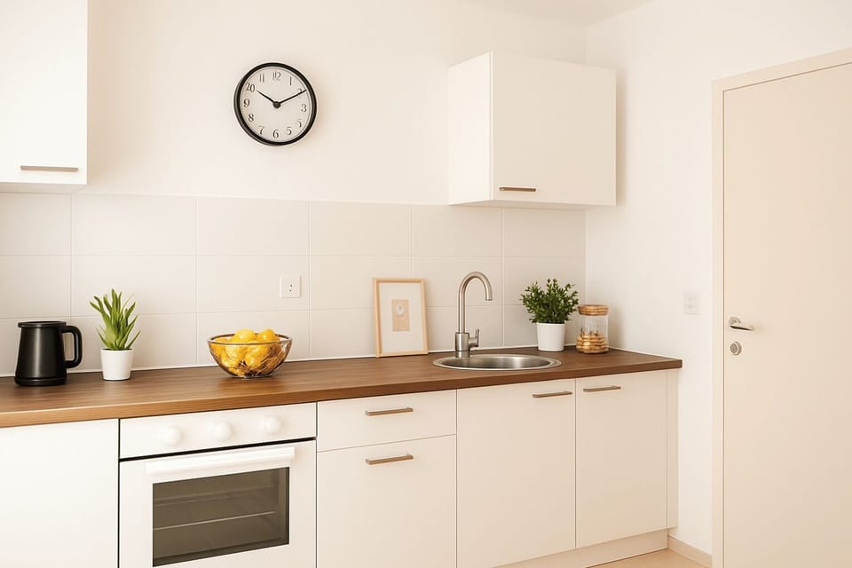 Deluxe Condo | Private kitchen | Fridge, microwave, oven, stovetop