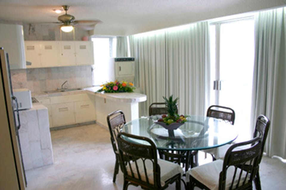 Premier Room, 2 Bedrooms, Kitchen, Tower | Private kitchenette | Cookware/dishes/utensils