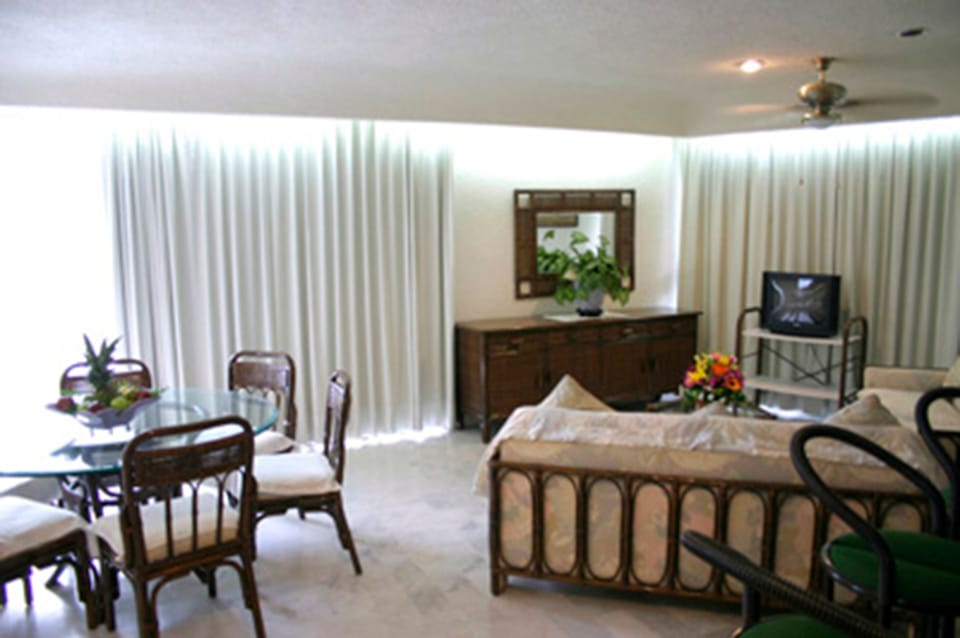 Premier Room, 2 Bedrooms, Kitchen, Tower | Living room | 32-inch flat-screen TV with cable channels, TV