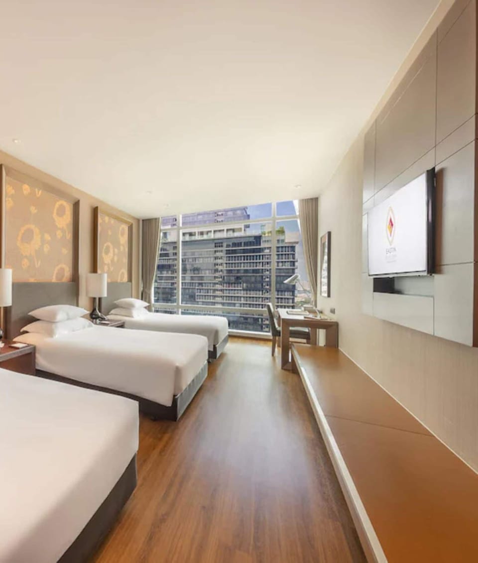 Superior Sky Triple Room | City view