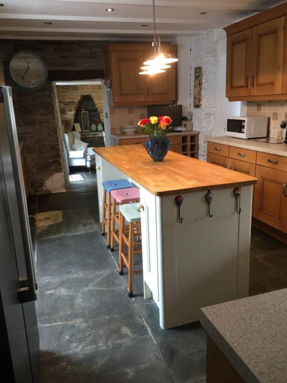 Full-size fridge, microwave, oven, stovetop