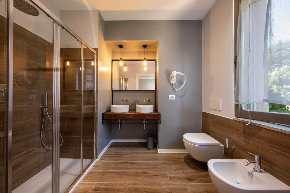 Standard Room | Bathroom | Shower, rainfall showerhead, hair dryer, bathrobes