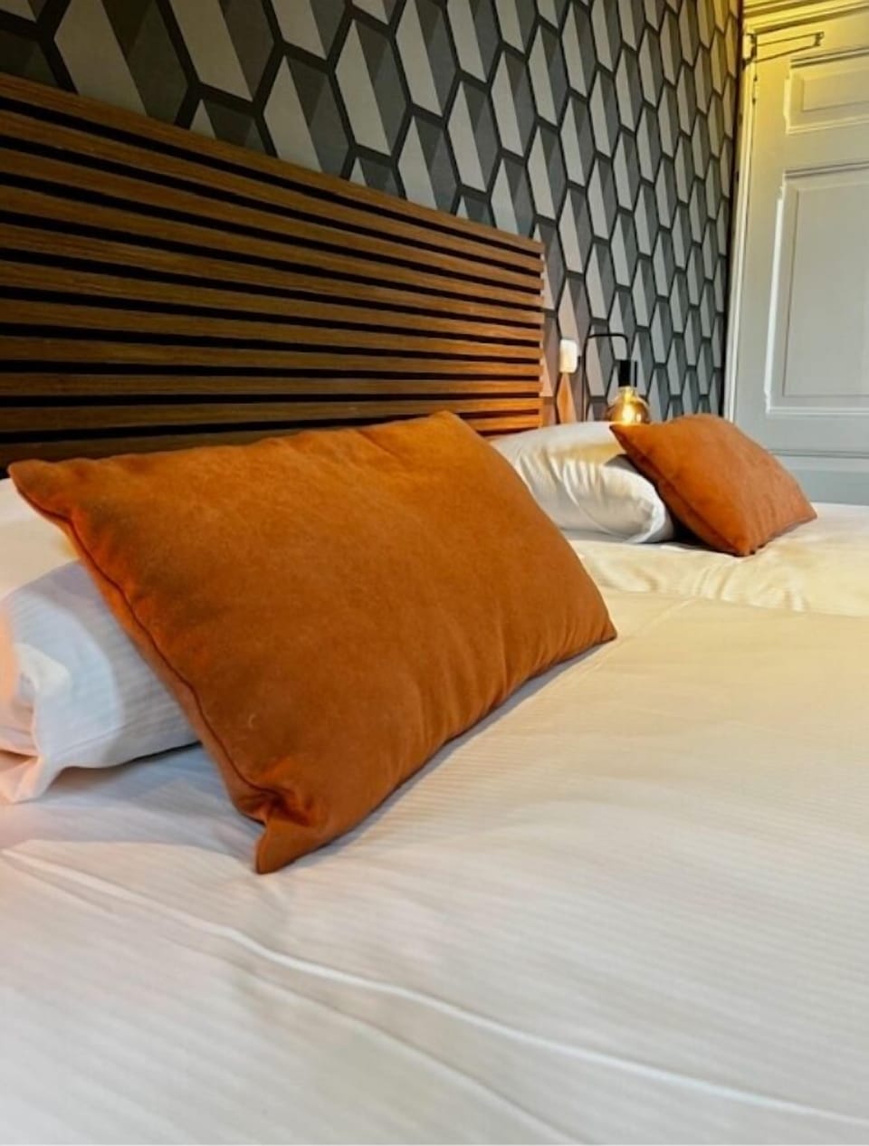 Comfort Double Room | Desk, iron/ironing board, cribs/infant beds, rollaway beds