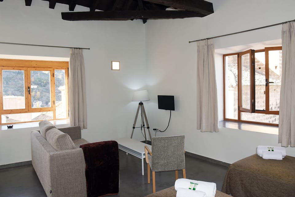 Superior Double Room, 2 Twin Beds | Desk, cribs (surcharge), WiFi (free), bed sheets