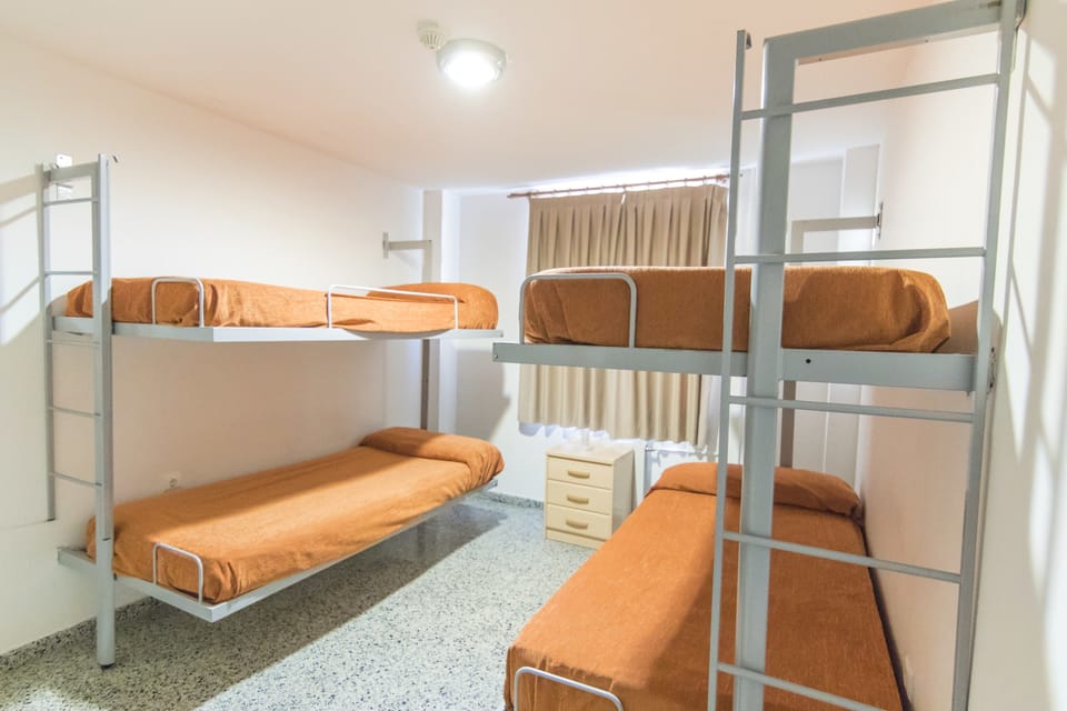 One Bed in a Dorm Room  with Shared Bathroom | Individually decorated, free WiFi, bed sheets