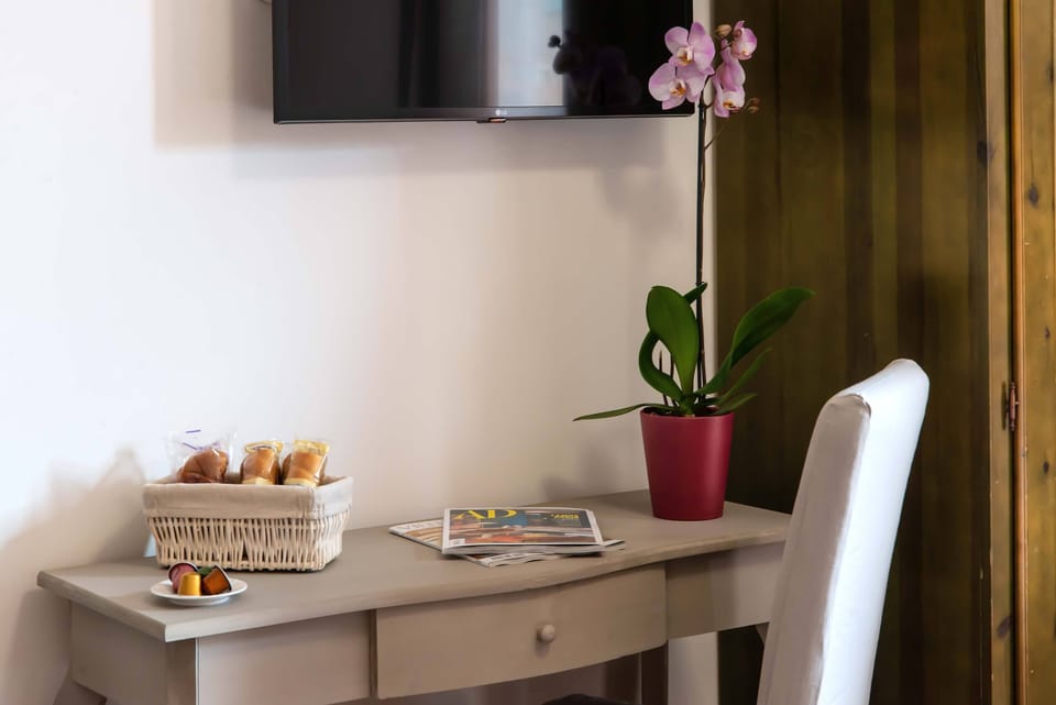 Superior Double Room, Balcony | Premium bedding, minibar, desk, laptop workspace