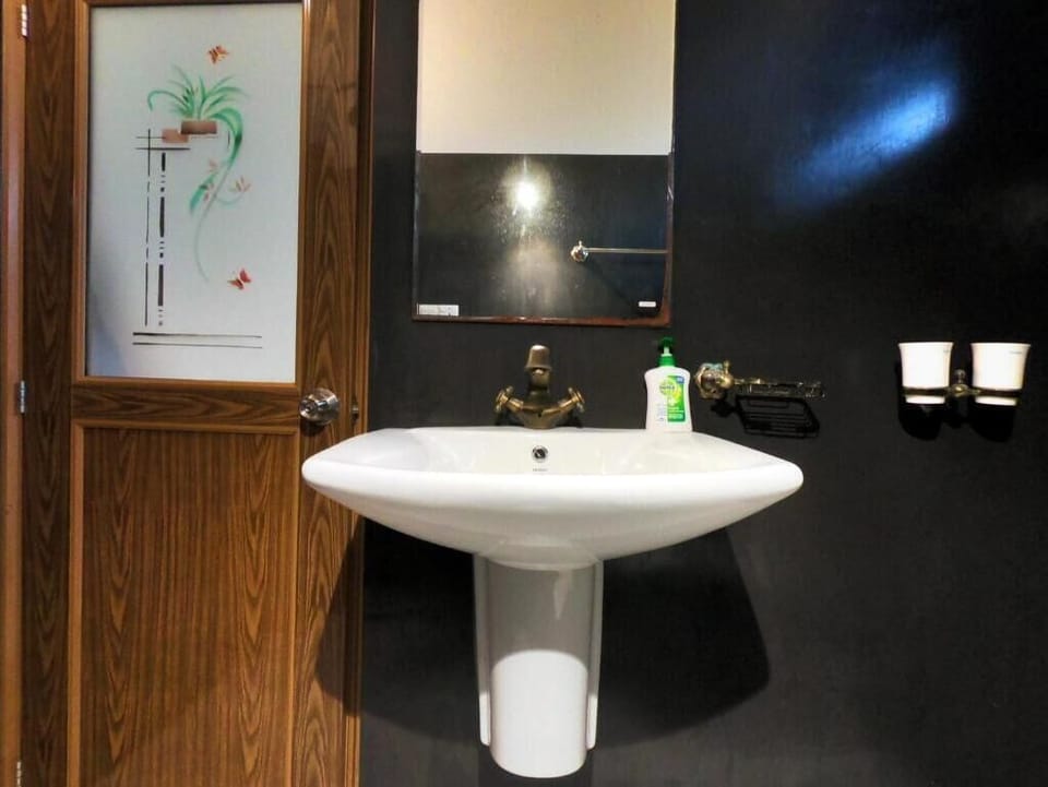 Shower, rainfall showerhead, towels