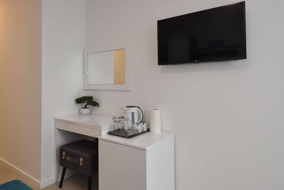 Deluxe Apartment, 2 Bedrooms, 2 Bathrooms | In-room safe, iron/ironing board, free WiFi, bed sheets