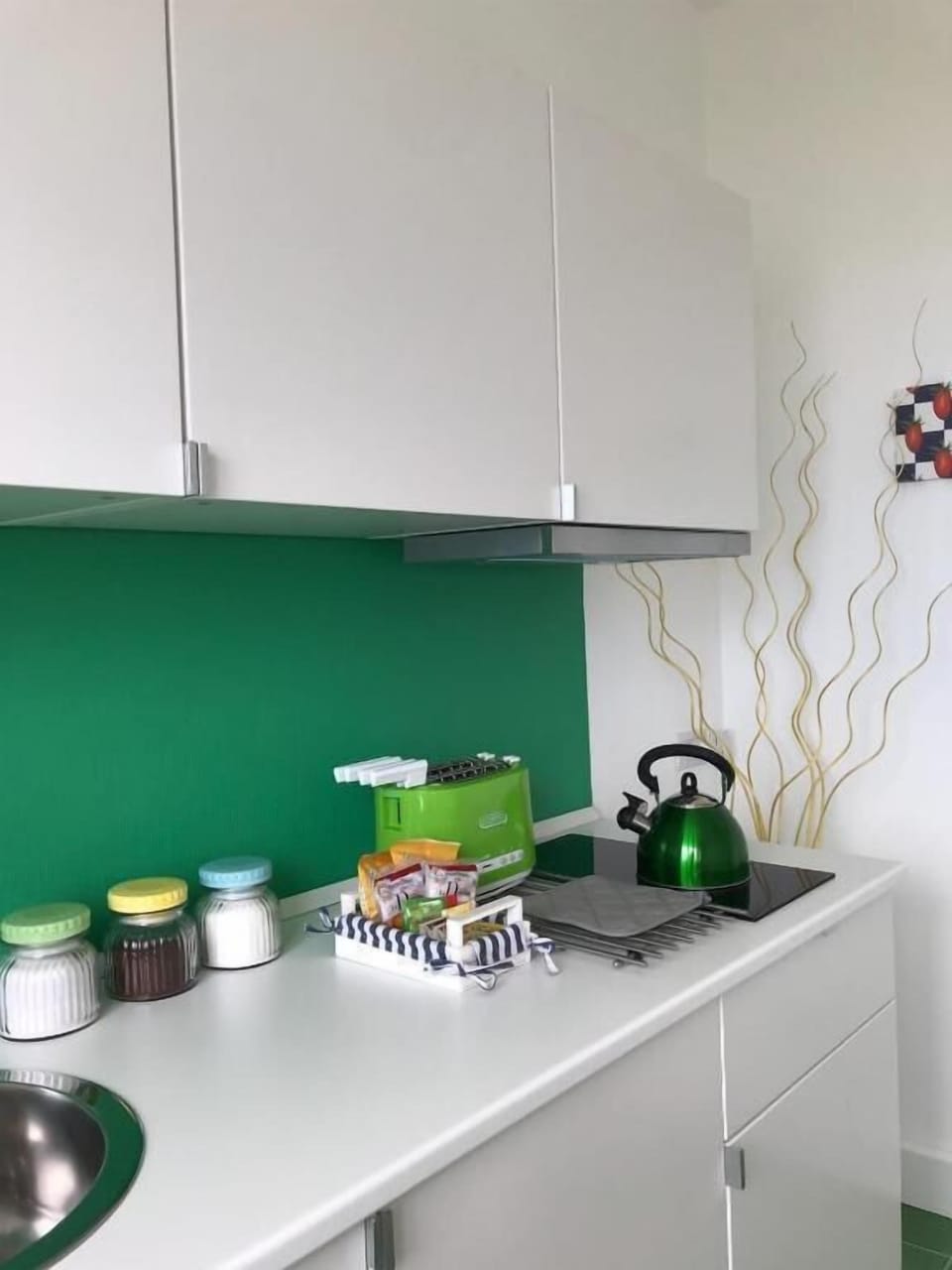 Deluxe Studio, Balcony | Private kitchen | Full-size fridge, microwave, stovetop, electric kettle