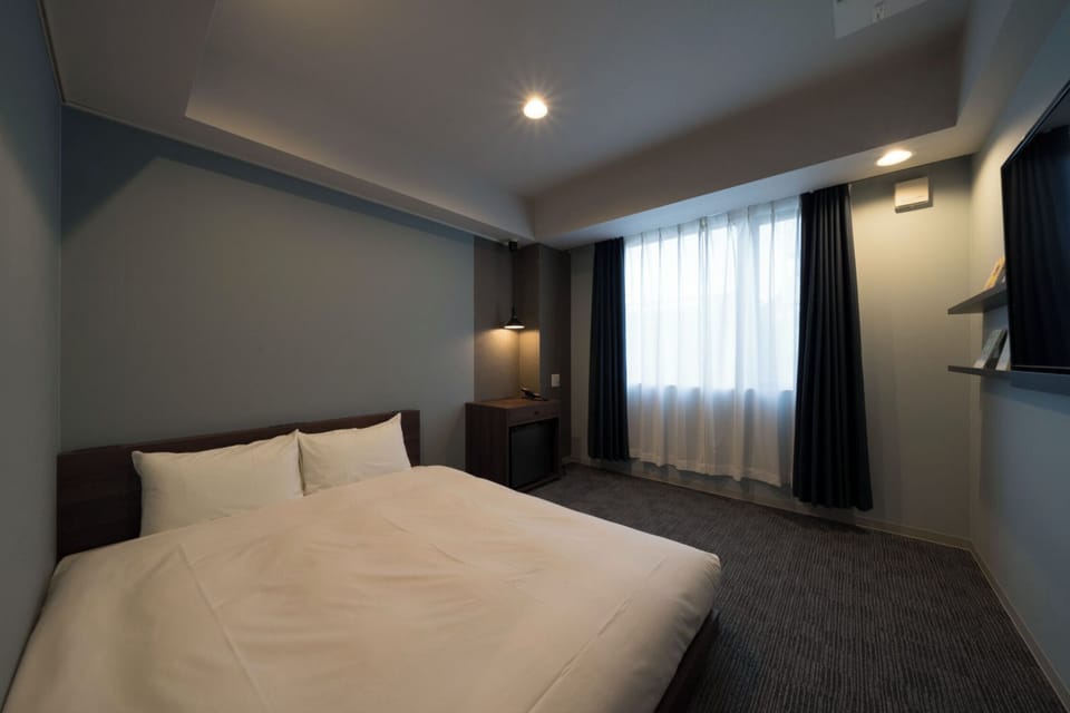 Double Room | Desk, free WiFi, bed sheets