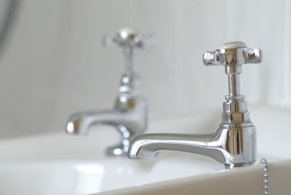 Deep soaking tub, free toiletries, hair dryer, towels