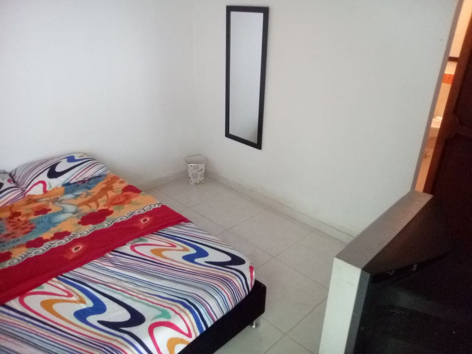 Basic Room, 1 Double Bed | Free WiFi, bed sheets